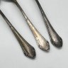 Купить Набор из 3 столовых ложек с фигурным декором на ручках, мНЦ (медь-никель-цинк), Киевский завод столовых приборов и посуды им. Дзержинского (ЗiД, ЗиД), СССР, 1950 г.