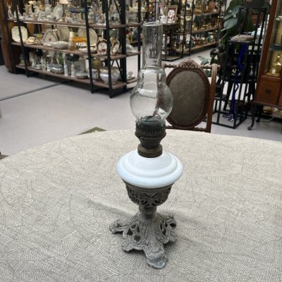 купить Лампа керосиновая на фигурной, прорезной подставке, стекло, (молочное), латунь, силумин, СССР, 1930-1950 гг.
