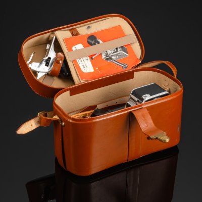 купить Кинокамера "Bolex C8SL" с объективом "Berthiot Pan-Cinor 2.8/10-30" в кофре, Paillard Bolex, металл, стекло, бумага, Швейцария, 1959 г.