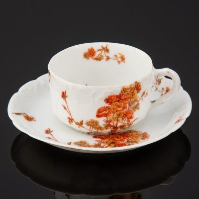 купить Пара кофейная с декором в виде цветов и бабочек, фарфор, деколь, золочение, Фарфоровый завод братьев Корниловых, Российская империя, 1884-1917 гг.