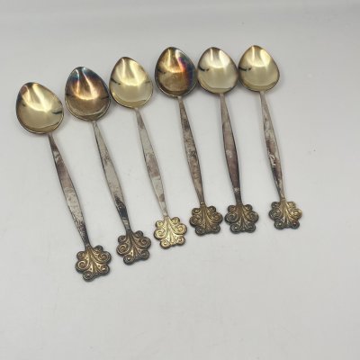 купить Набор из шести чайных ложек с декором в виде завитков на черенках, мельхиор (медь-никель), золочение, Артель «Красносельский ювелир», СССР, 1970-1990 гг.