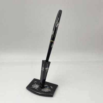 купить Ручка перьевая, инкрустированная перламутрым с цветочным декором, дерево, перлмутр, Китай, 1960-1980 гг.