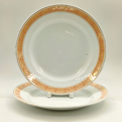 купить Пара обеденных тарелок, украшенных цветочным орнаментом по канту, фаянс, золочение, деколь, Конаковский фаянсовый завод им. М.И. Калинина (ЗиК Конаково), СССР, 1932-1952 гг.