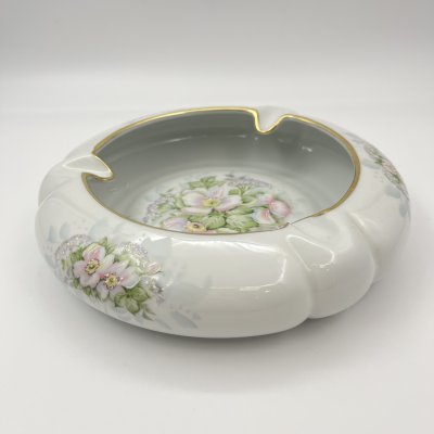 купить Пепельница круглой формы, с нежным цветочным декором La Seynie Limoges, фарфор, деколь с подрисовкой, золочение, Франция, 1950-1970 гг.