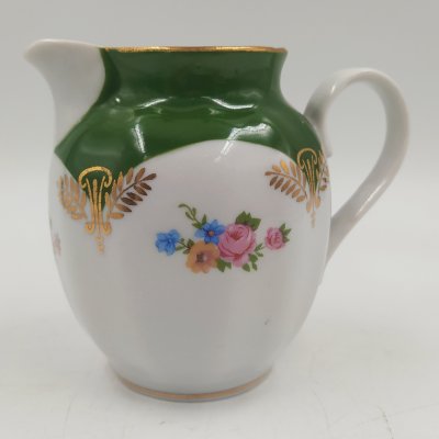 купить Молочник в бело-зеленой гамме с цветочным декором, фарфор, крытье, печать, золочение, Дулевский фарфоровый завод (Дулёво), СССР, 1989 г.