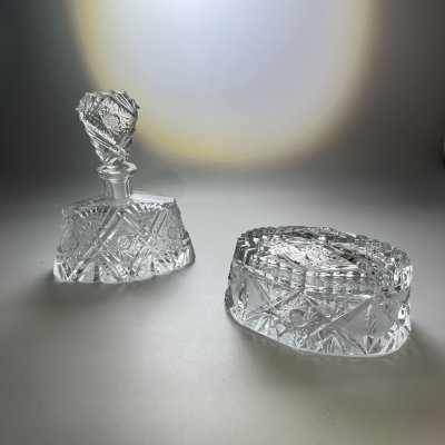 купить Парфюмерный набор (дамский набор для туалетного столика), состоящий из флакона для духов и шкатулки, хрусталь, алмазная грань, Чехословакия, 1970-1990 гг.