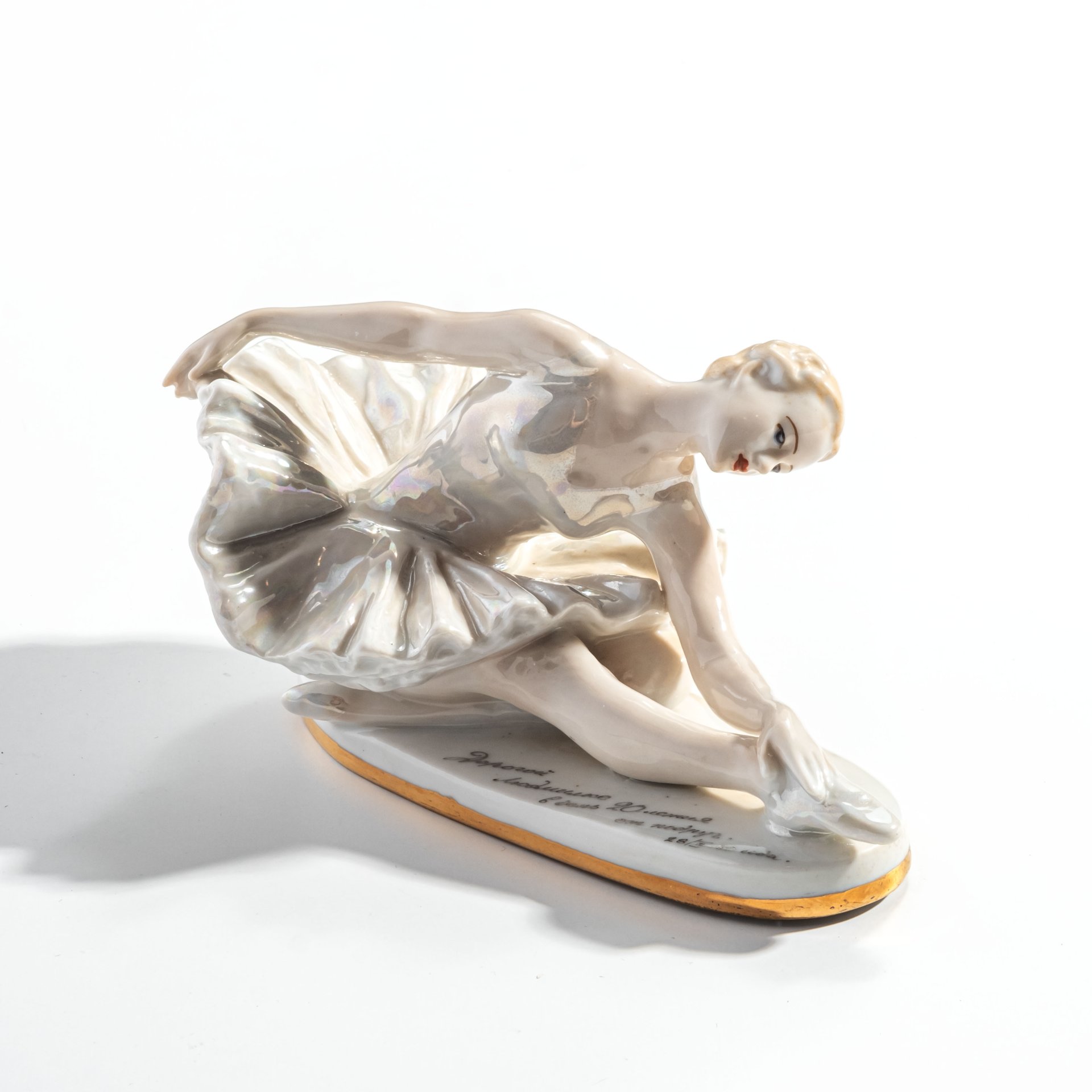 Статуэтка «Умирающий лебедь», фарфор, роспись, люстр, золочение ...