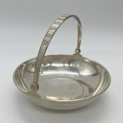 купить Орешница круглой формы с ручкой, мельхиор (медь-никель), Московский завод ювелирных и металлических изделий (МЮЗ), СССР, 1970-1980 гг.