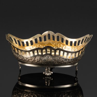 купить Конфетница с цветочным декором по тулову и прорезным бортом, металл, золочение, Западная Европа, 1890-1920 гг.