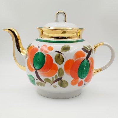 купить Чайник доливной, украшенный цветочным декором, фарфор, роспись, золочение, Краснодарский фарфорово-фаянсовый завод «Чайка», СССР, 1960-1992 гг.