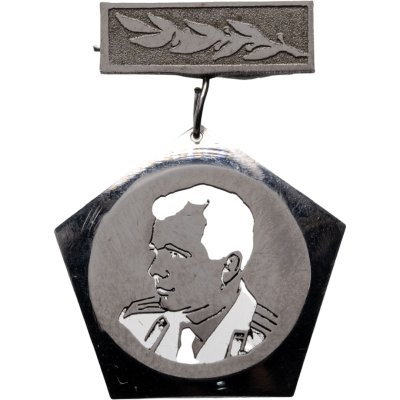 купить СССР Значок "Гагарин" прорезной, тяжелый метал, 1950е года