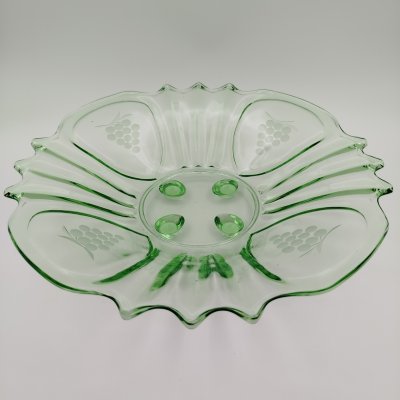 Купить Ваза (фруктовница) декорированная изображениями винограда, цветное стекло, алмазная грань, СССР, 1980-1990 гг.