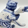 Купить Статуэтка "Кот Базилио и птица", фарфор, роспись, Мастерская Гжель, Российская Федерация, 2000-2010 гг.
