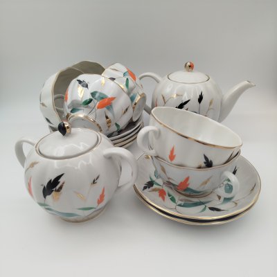 купить Сервиз чайный "На лугу" на 6 персон (14 предметов), автор формы "Тюльпан" С.Е. Яковлева, автор росписи Л.К. Блак, фарфор, роспись, золочение, Ленинградский фарфоровый завод (ЛФЗ), СССР, 1960-1970 гг.
