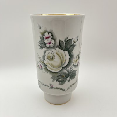 купить Ваза, украшенная цветочным декором, фарфор, деколь. золочение, Дулевский фарфоровый завод (Дулёво), СССР, 1968-1991 гг.