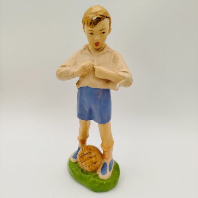 купить Статуэтка "Мальчик футболист", гипс, роспись, СССР, 1950-1990 гг.
