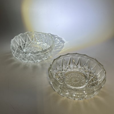 купить Набор из 2 розеток с геометрическим декором, стекло, пресс, СССР, 1970-1990 гг.