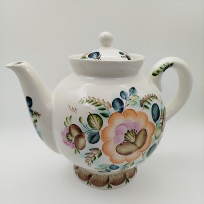 купить Доливной чайник, украшенный растительным декором, фаянс, роспись, Семикаракорская керамика (Семикаракорский райпромкомбинат), СССР, 1970-1990 гг.