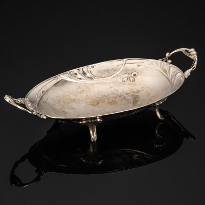 купить Фруктовница овальной формы на ножках, украшенная флоральным декором, металл, Европа, 1900-1920 гг.