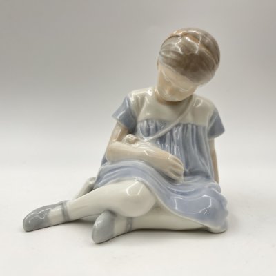 купить Статуэтка "Девочка с куклой", фарфор, роспись, Bing & Grondahl, Дания, 1952-1957 гг.