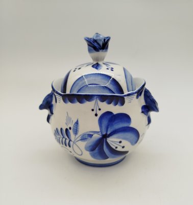 купить Сахарница с растительным декором, фарфор, роспись, Объединение «Гжель», СССР, 1986-1991 гг.