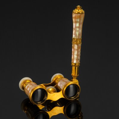 купить Старинный театральный бинокль-лорнет с выдвижной ручкой, Ducatillon Opticien, металл, золочение, перламутр, стекло, Франция, 1880-1900 гг.