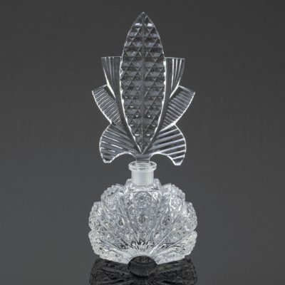 Купить Флакон для духов винтажный, увенчанный фигурной пробкой в виде листа, хрусталь, алмазная грань, Европа, 1940-1950 гг.