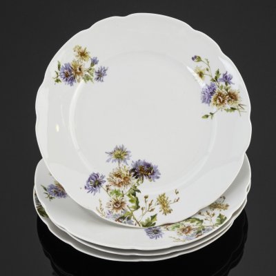 Купить Набор обеденных тарелок на 4 персоны "Хризантемы", фарфор, деколь с подрисовкой, Российская империя, 1880-1910 гг.
