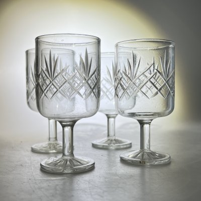 купить Набор из 4 рюмок с резным геометрическим декором, стекло, алмазная грань, СССР, 1970-1990 гг.