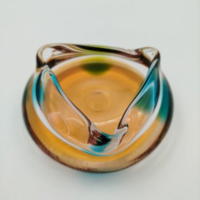 купить Пепельница необычной формы в янтарно-зелёной гамме, цветное стекло, гутная техника, Чехословакия, 1970-1990 гг.