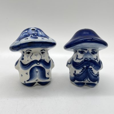 купить Набор для специй "Старичок-боровичок" из солонки и перечницы (подбор), Гжель, фарфор, роспись, Россия, 1990-2010 гг.
