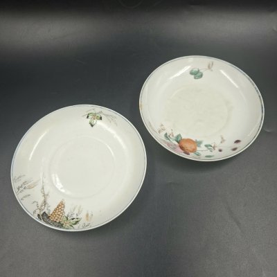 купить Набор из двух чайных блюдец с изображением плодов (в подборе), фарфор, деколь, золочение, Дулевский фарфоровый завод (Дулёво), СССР, 1920-1930 гг.