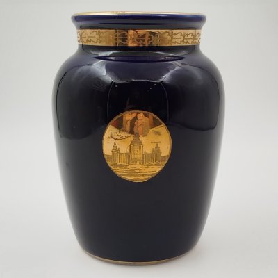 купить Ваза кобальтового цвета с изображением МГУ в медальоне и надписью "Москва", фарфор, крытье кобальтом, золочение, Ленинградский фарфоровый завод (ЛФЗ), СССР, 1950-1970 гг.