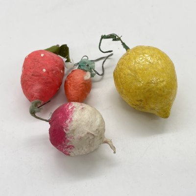 купить Набор из 4 ёлочных игрушек "Овощи", вата, клейстер, роспись, СССР, 1940-1960 гг.