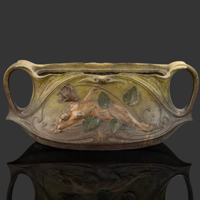 купить Кашпо для растений в стиле модерн, украшенное изображением обнаженной девушки среди водяных лилий, металл, лите, Западная Европа, 1900-1930 гг.
