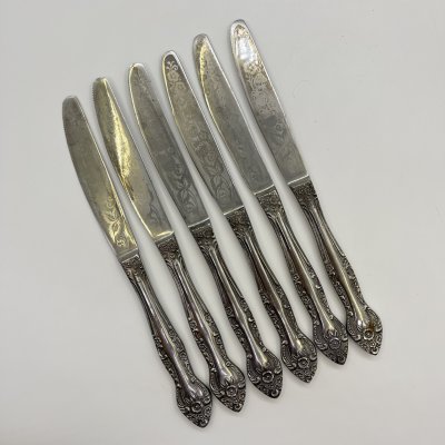 купить Набор из 6-ти столовых ножей, украшенных растительным декором, нержавеющая сталь, Павловский завод художественных металлоизделий им. С.М. Кирова, СССР, 1970-1990 гг.