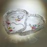 Купить Сервировочное блюдо (менажница) в форме сердца, украшенная рельефным декором в виде роз, стекло, матирование, Walther Glas, Германия, 1990-2010 гг.