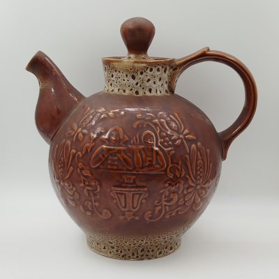 купить Чайник доливной со сценой чаепития и цветочным декором (крупный), керамика, глазурь, СССР, 1970-1990 гг.