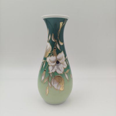 купить Ваза, украшенная изображением распустившихся цветов, фарфор, крытье, роспись, золочение, VEB Schaubach Kunst Lichte-Wallendorf, Германия, 1953-1962 гг.
