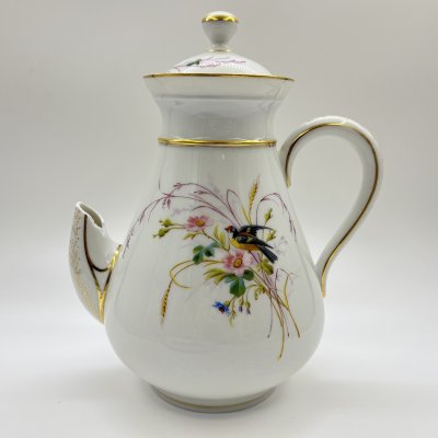 купить Кофейник, украшенный изображением птиц и полевых цветов, фарфор, роспись, золочение, Европа, 1900-1930 гг.