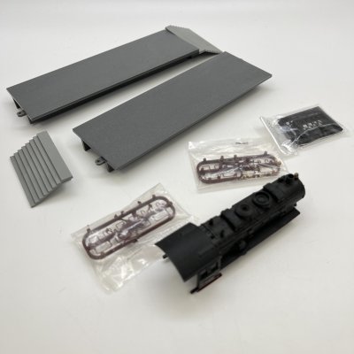 купить Набор из 2 платформ, корпуса паровоза и деталей для железной дороги, пластик, Piko, Германия, 1980-2000 гг.