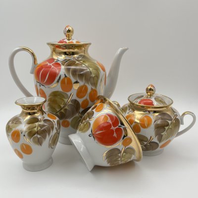 купить Набор кофейный "Щедрая осень" (4 предмета), автор росписи Н.Б. Гусева, автор формы С.Е. Яковлева, фарфор, роспись, золочение, Ленинградский фарфоровый завод (ЛФЗ), СССР, 1960-1970 гг.