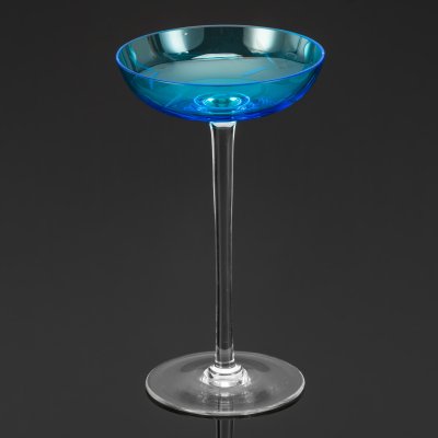 купить Ваза на тонкой ножке с чашей купоросного оттенка с растительным декором, стекло, выдувание, резьба, Российская империя, 1900-1917 гг.