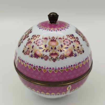 купить Шкатулка в форме шара, украшенная цветочным декором, Studio Steinbock, металл, эмали, золочение, Австрия, 1960-1980 гг.