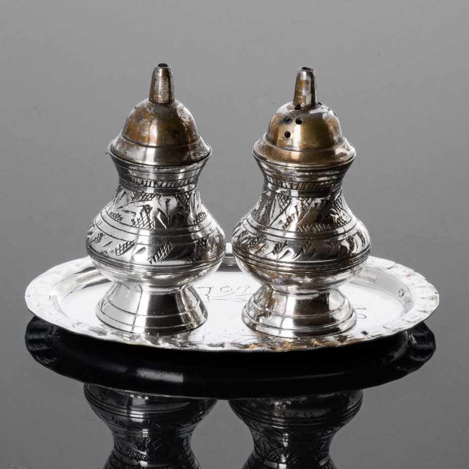 Набор для специй (3 предмета) : солонка и перечница на миниатюрном ...