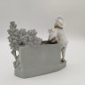 Купить Карандашница, украшенная фигуркой мальчика с кошкой и собакой, фарфор, бисквит, роспись, золочение, фарфор, бисквит, роспись, золочение, Западная Европа, 1930-1950 гг.