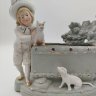 Купить Карандашница, украшенная фигуркой мальчика с кошкой и собакой, фарфор, бисквит, роспись, золочение, фарфор, бисквит, роспись, золочение, Западная Европа, 1930-1950 гг.