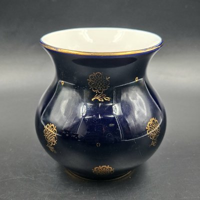 купить Ваза миниатюрная с цветочным декором, фарфор, крытье кобальтом, золочение, Ленинградский фарфоровый завод (ЛФЗ), СССР, 1950-1960 гг.