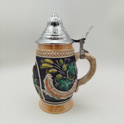 Купить Кружка пивная с крышкой, украшенная изображением трактирной сцены, Albert Jacob Thewalt, керамика, рельеф, роспись, люстр, олово, ФРГ, 1970-1990 гг.