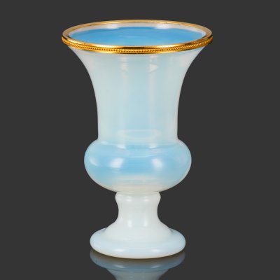купить Ваза в форме кратера с золотистой оплеткой, Empoli Glass Opaline, Тоскана, стекло, опаловое, металл (оплетка), Италия, 1950-1960 гг.